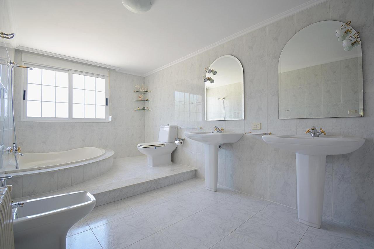 Casa Con Jardin En Vilanova De Arousa Pontevedra Luaran gambar